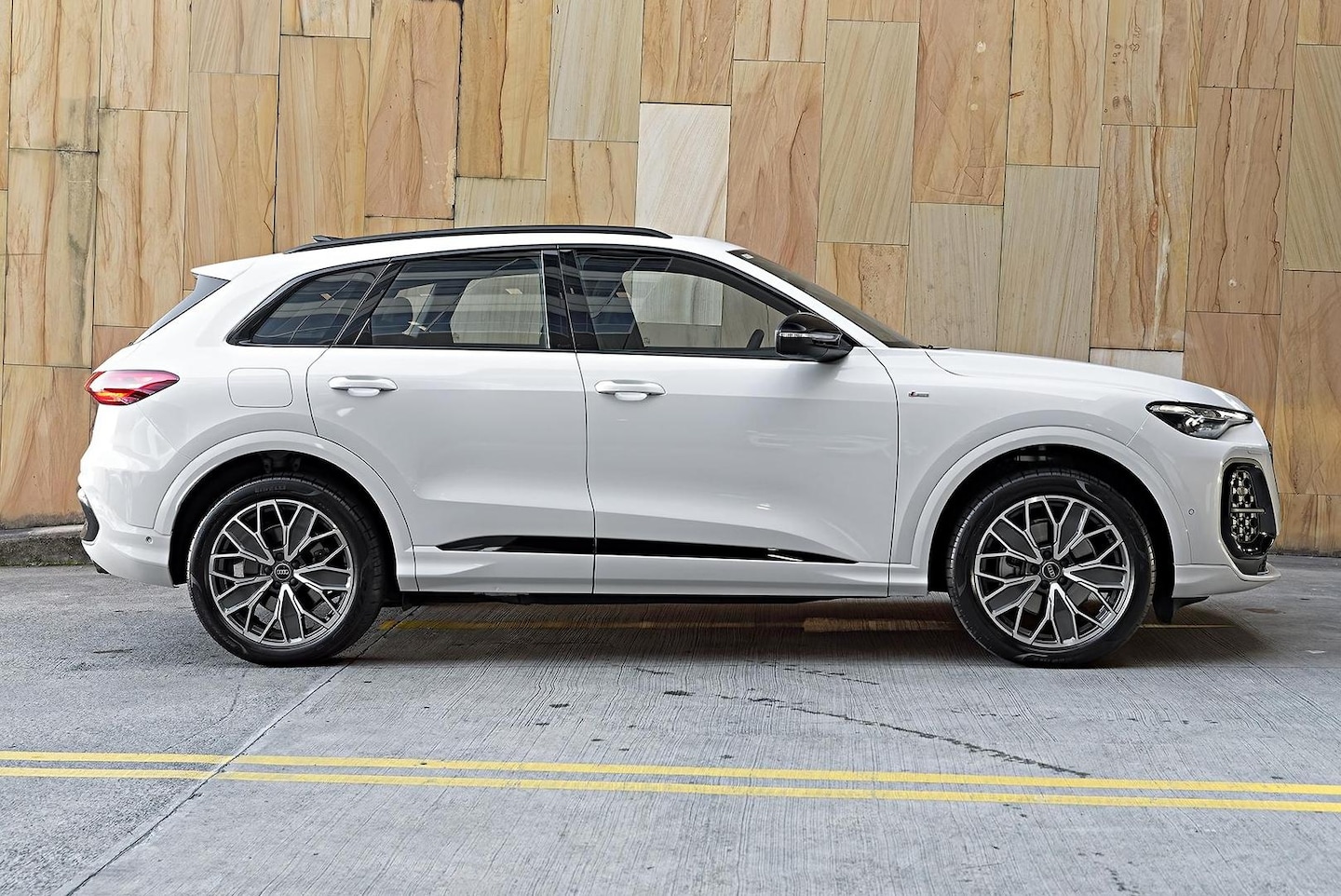 Image about Audi Q5 SUV TFSI quattro 200 kW sport