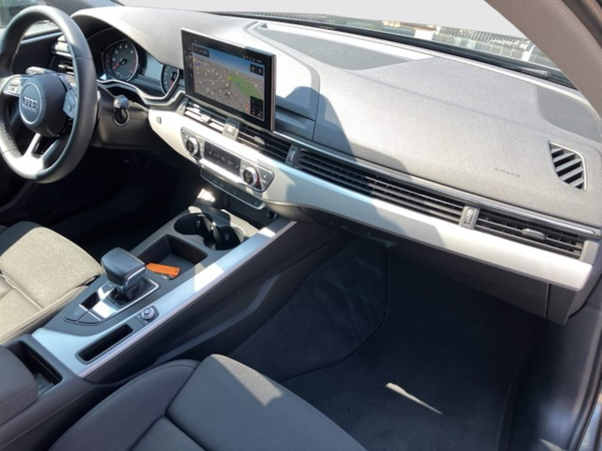 Audi A4 Avant S line