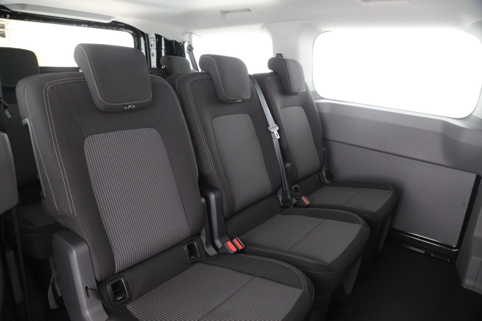 Volkswagen Transporter Kombi kurzer Radstand – Bild 12
