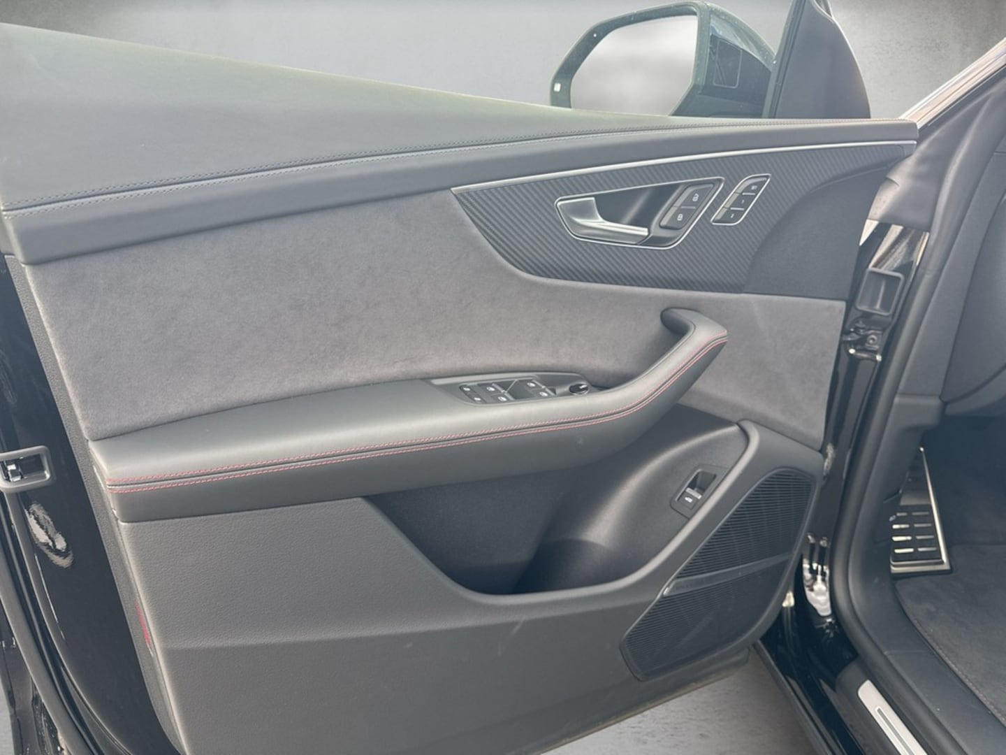 Bild über Audi RS Q8 SUV TFSI quattro 441 kW tiptronic - für weitere Informationen kontaktieren Sie den Audi Partner