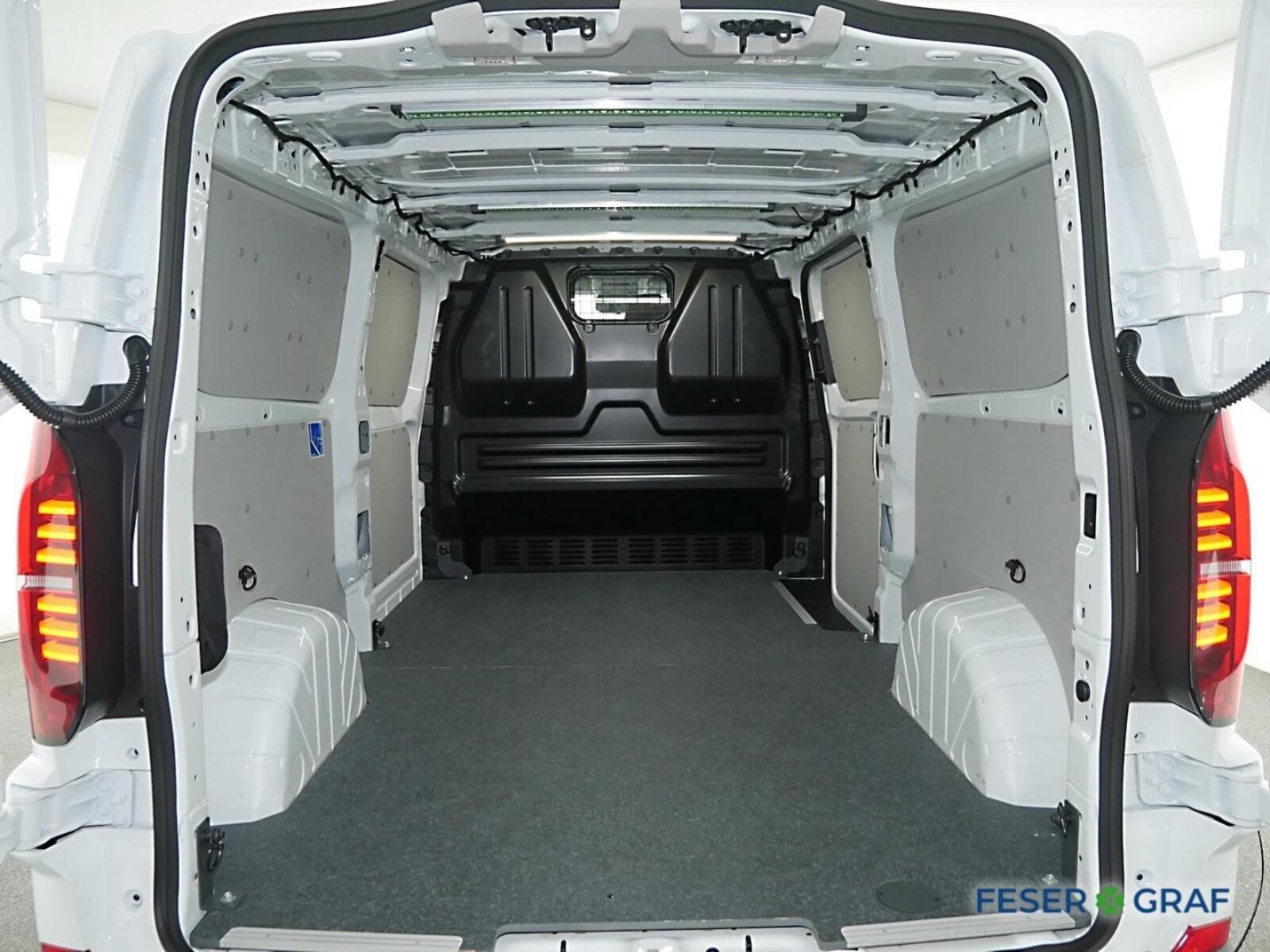 Volkswagen Transporter Kasten langer Radstand – Bild 10