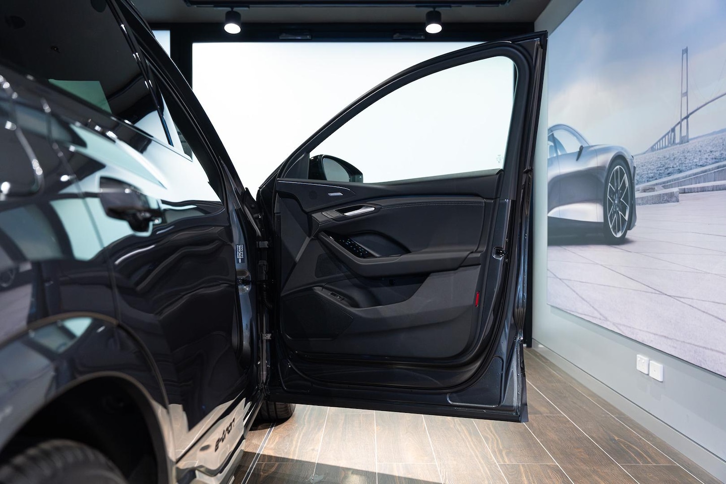 Image about Audi Q6 SUV e-tron e-tron quattro