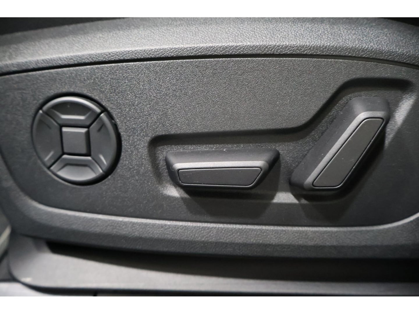 Bild über Audi S6 Avant TDI quattro tiptronic - für weitere Informationen kontaktieren Sie den Audi Partner