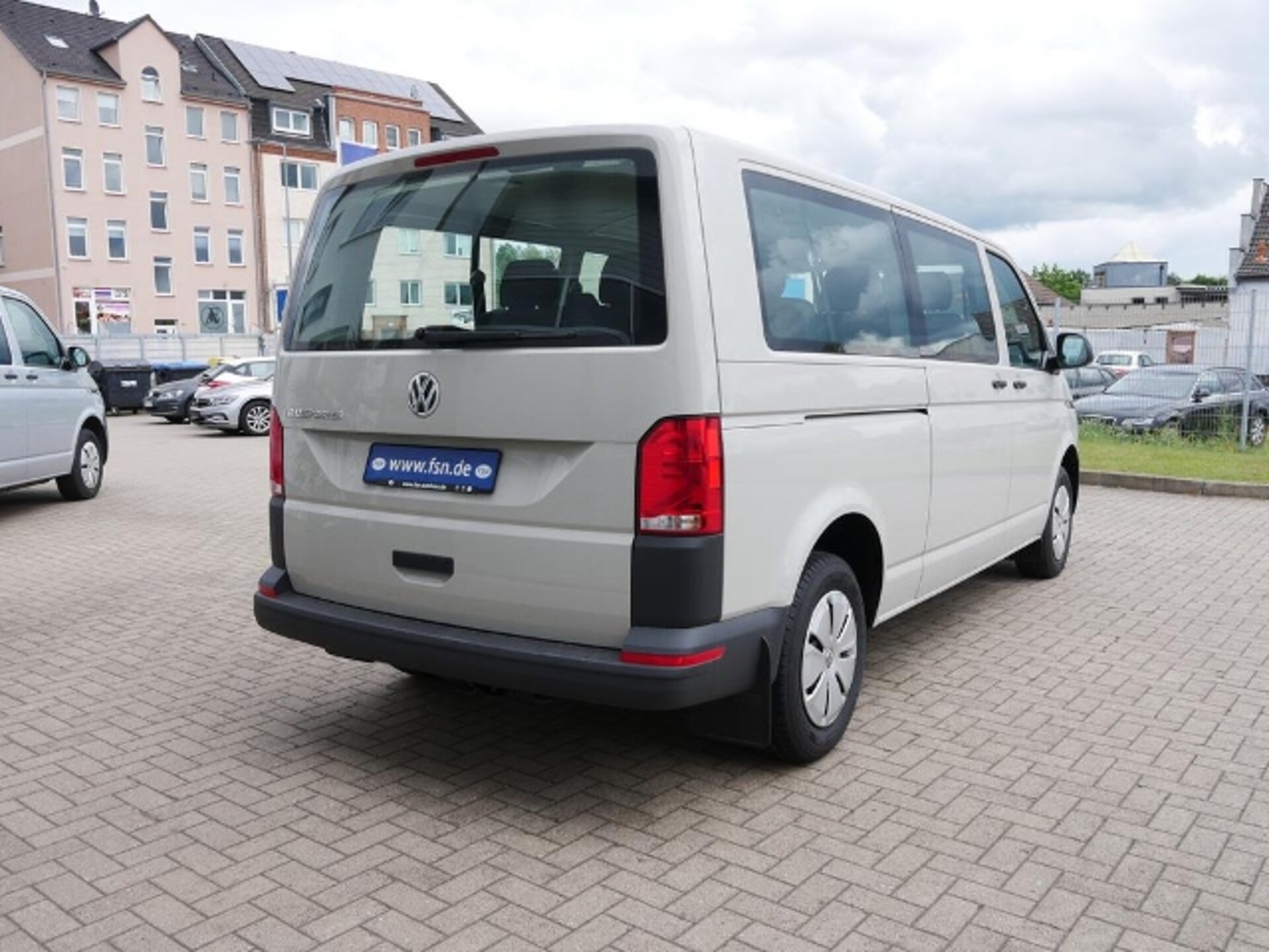 Volkswagen T6.1 Transporter Kombi langer Radstand