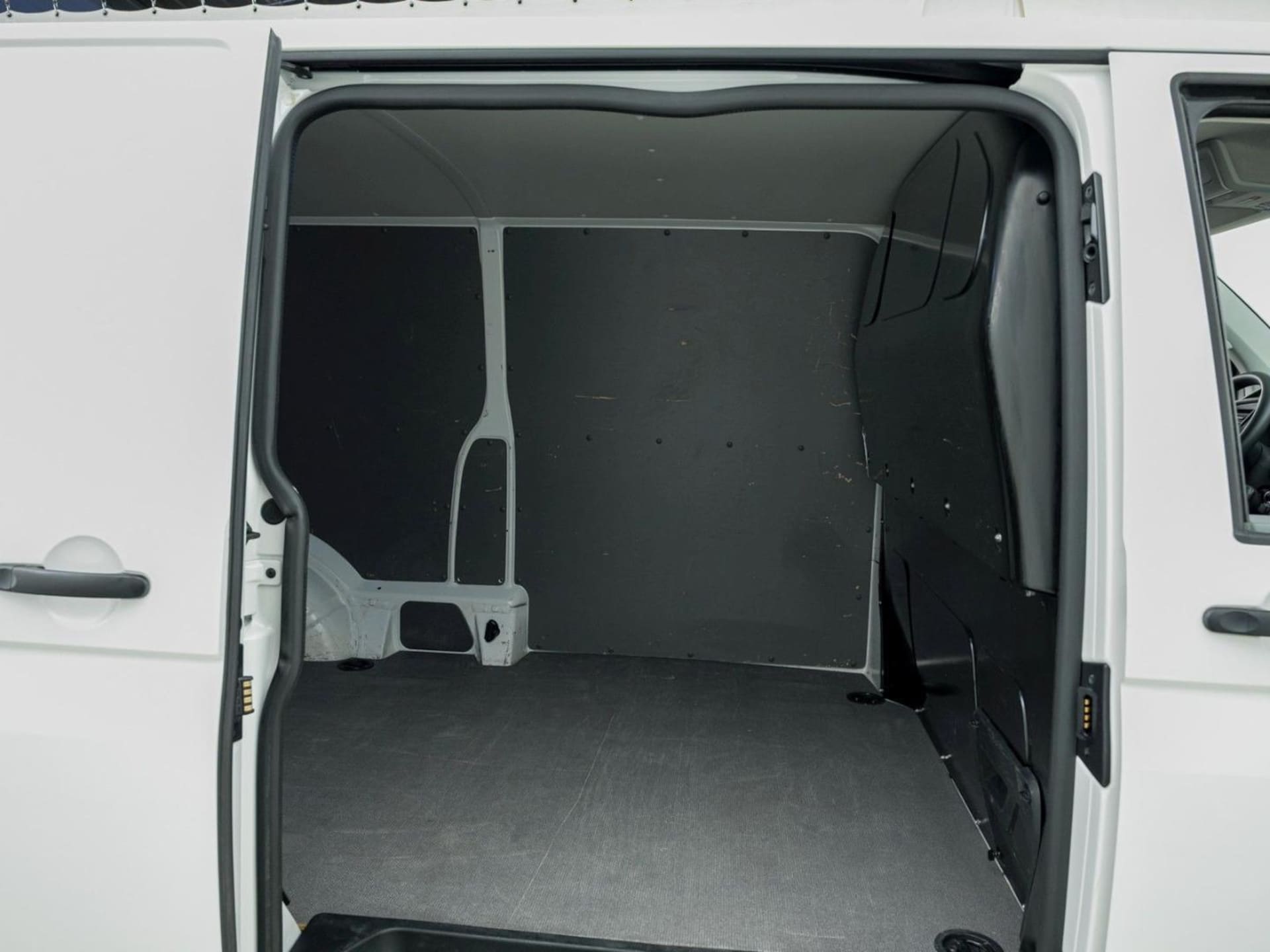 Volkswagen T6.1 Transporter Kasten langer Radstand