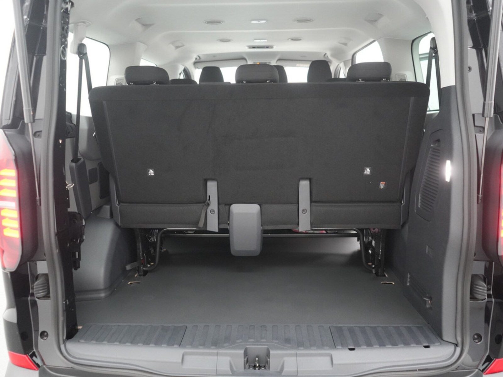 Volkswagen Transporter Kombi kurzer Radstand – Bild 18
