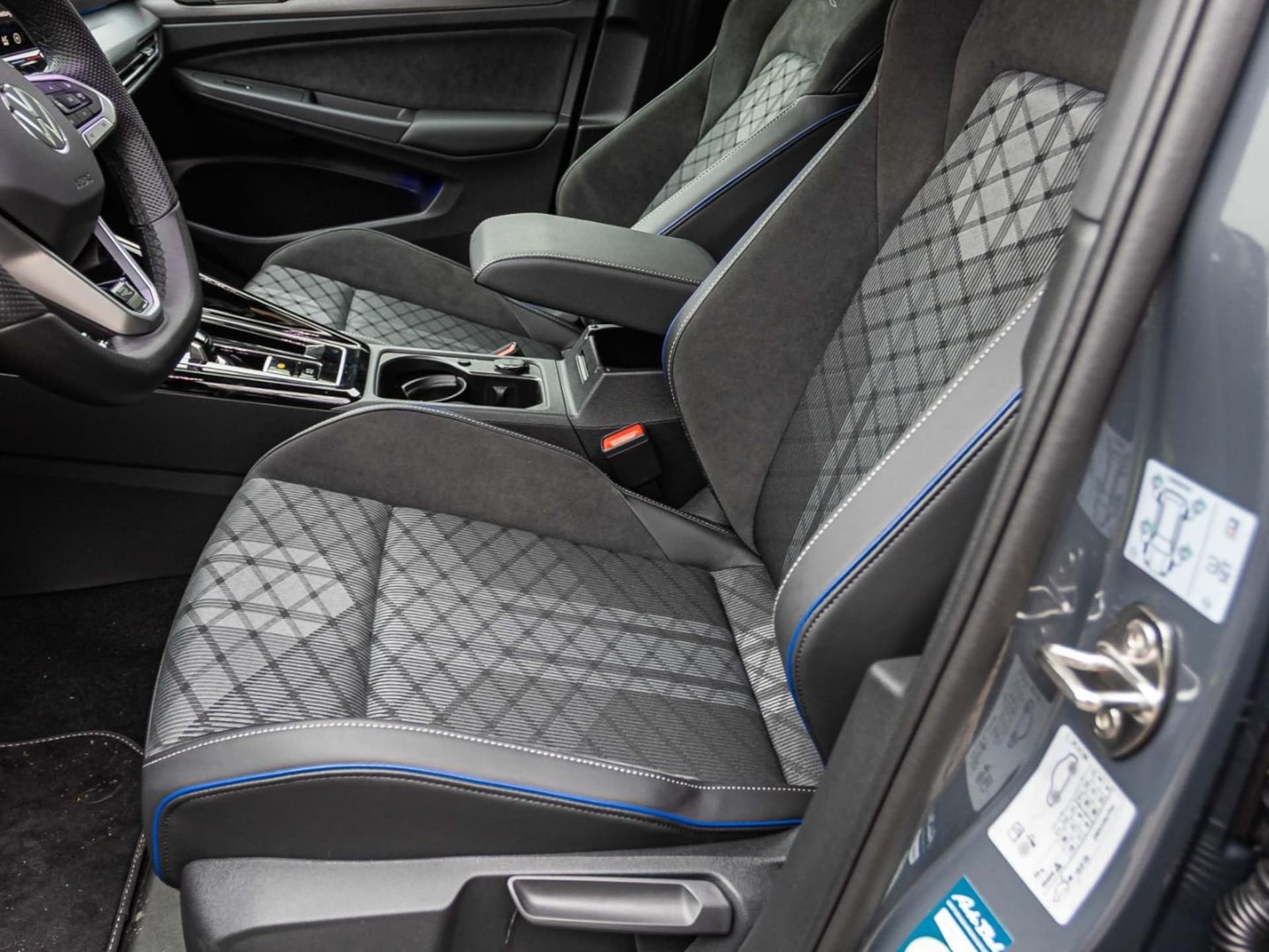Volkswagen Golf R-Line