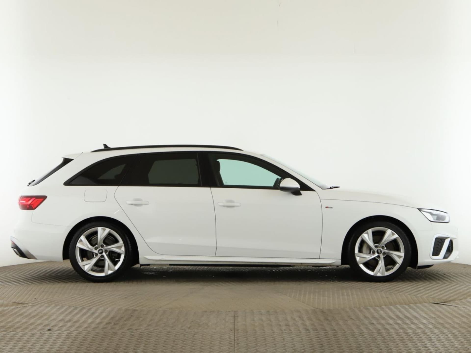 Audi A4 Avant S line