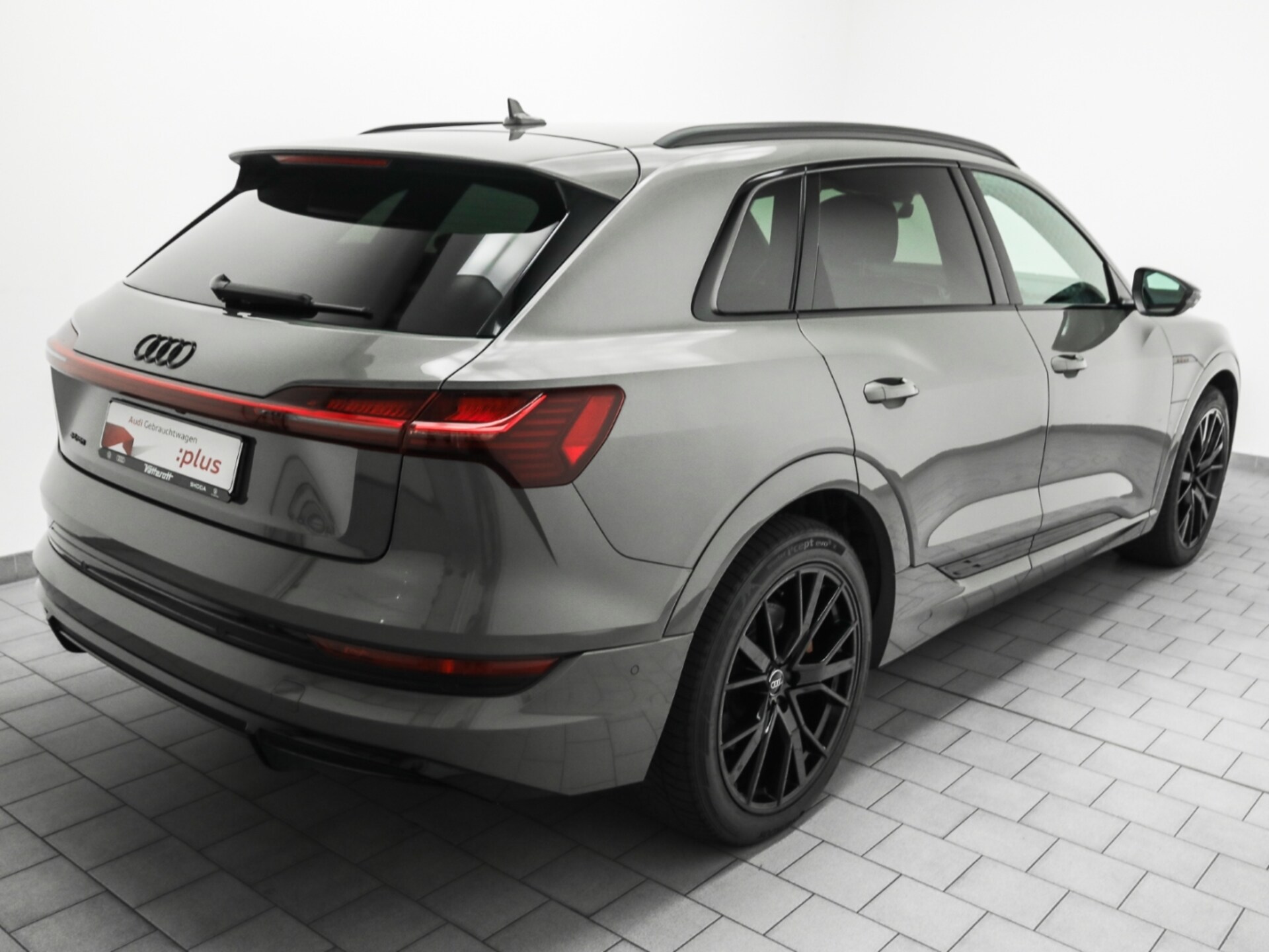 Audi e-tron S line