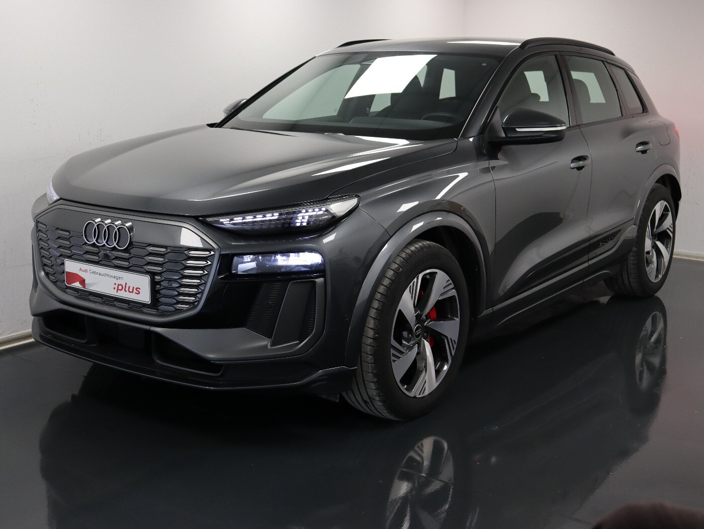 Image about Audi Q6 SUV e-tron e-tron quattro
