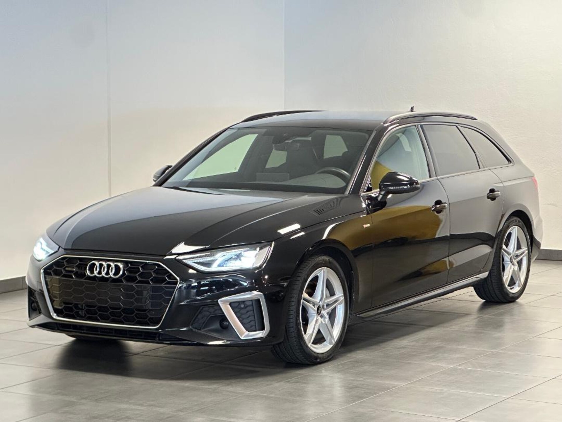 Audi A4 Avant S line
