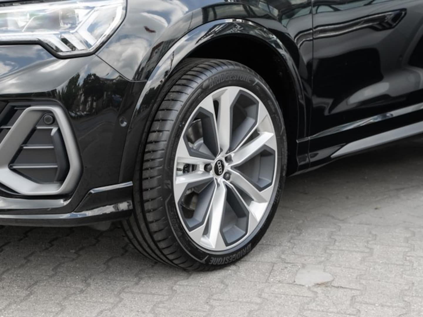 Bild über Audi Q3 S line 35 TFSI S tronic - für weitere Informationen kontaktieren Sie den Audi Partner