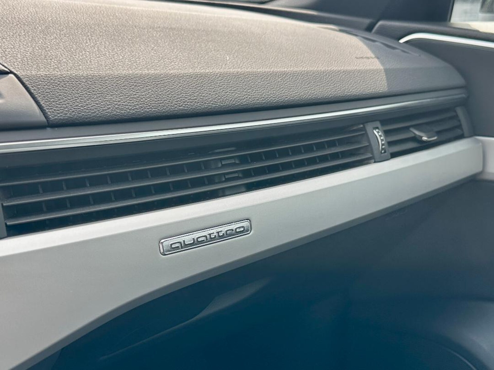 Audi A4 Avant S line