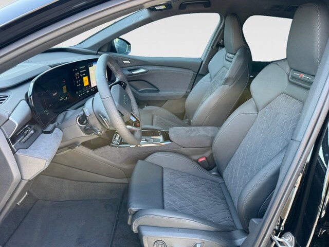 Image about Audi Q6 SUV e-tron e-tron quattro