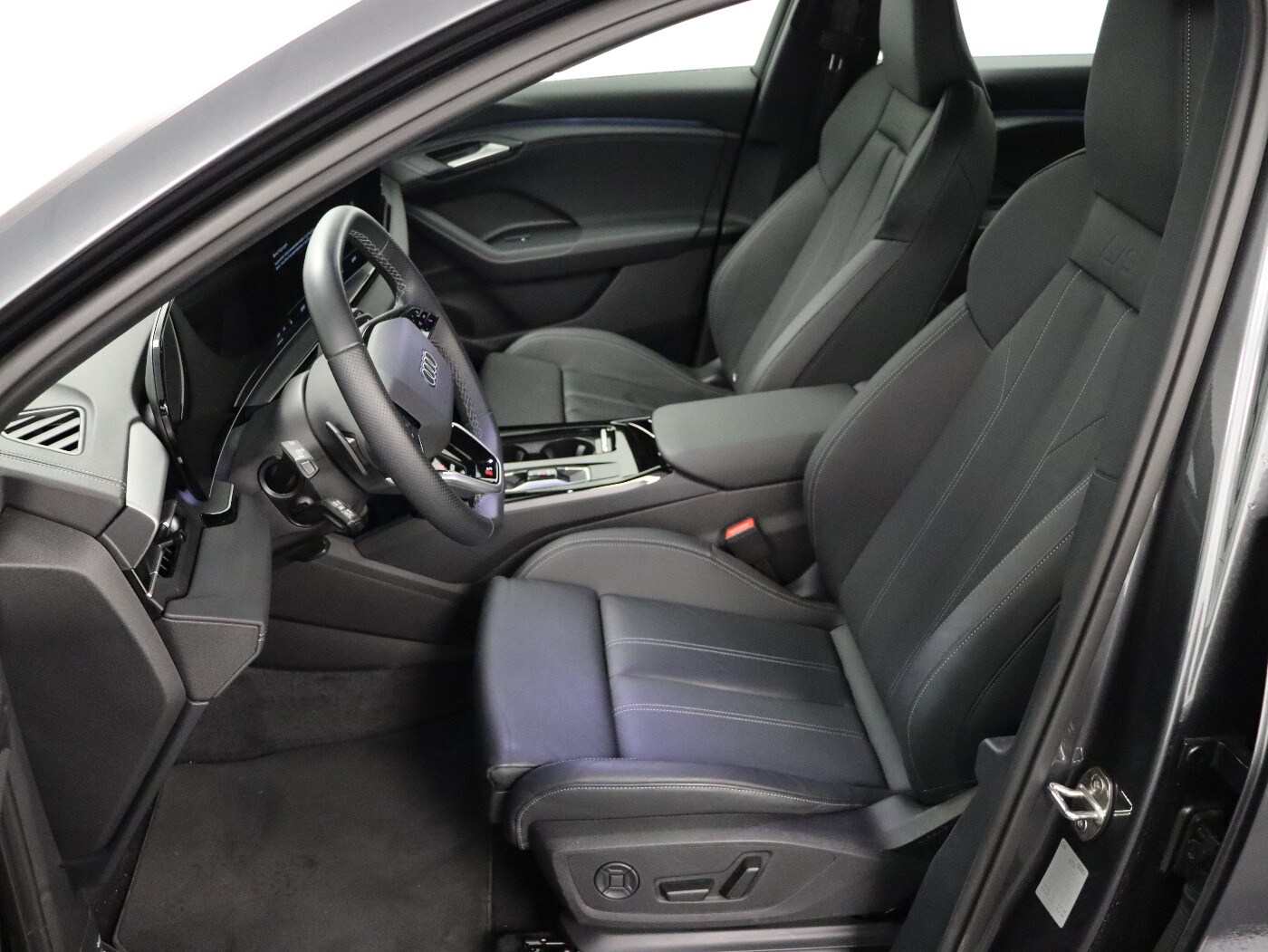 Image about Audi Q6 SUV e-tron e-tron quattro