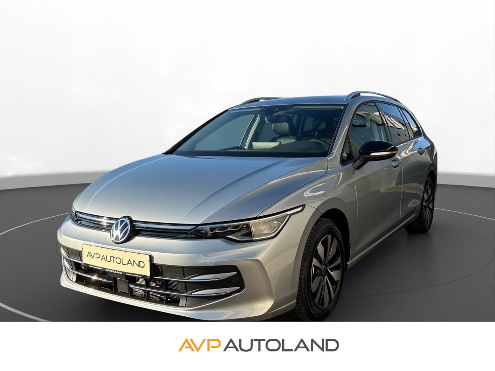 Volkswagen Golf Variant 2025 — VIII 1.5 eTSI DSG