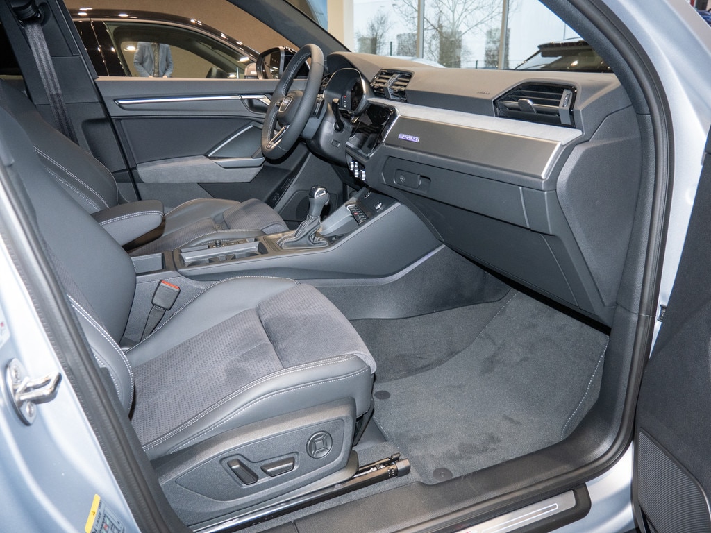 Image about Audi Q3 S line 40 TFSI quattro S tronic
