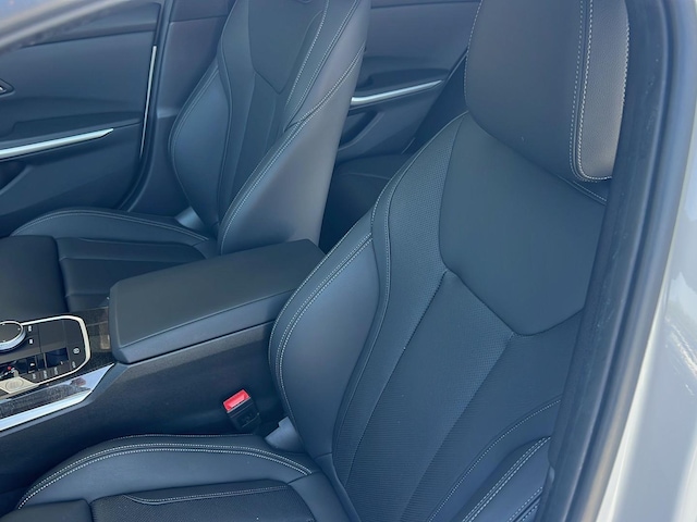 2023 BMW 3 Series 28