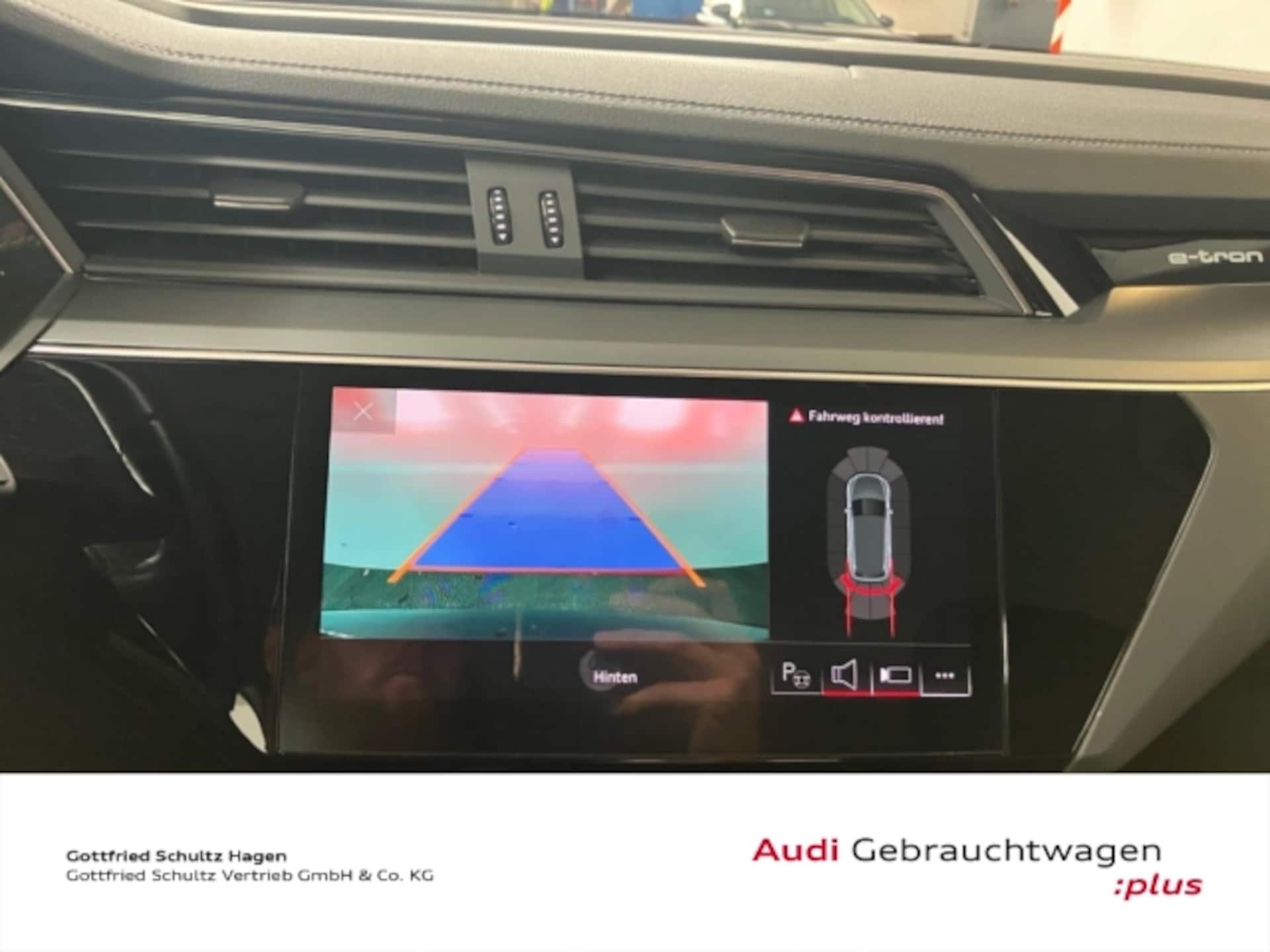 Audi Q8 e-tron S line