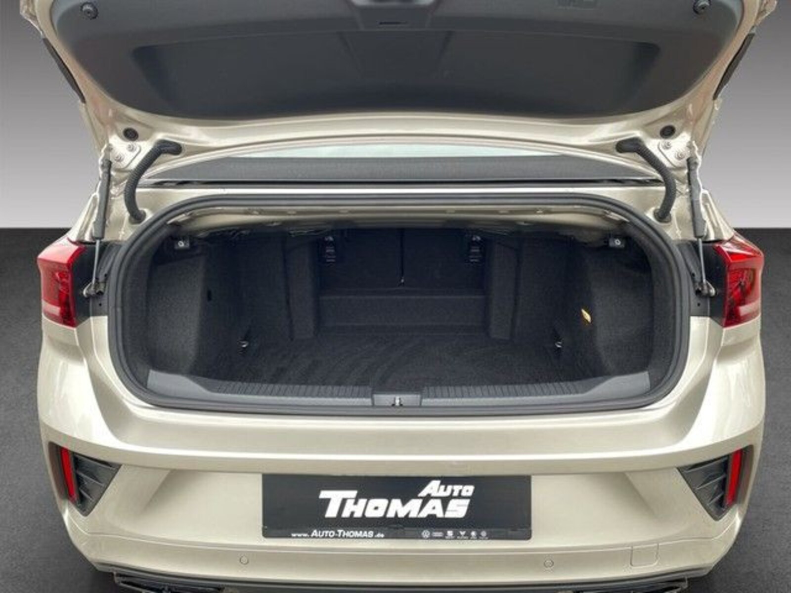 Volkswagen T-Roc Cabriolet – Bild 15