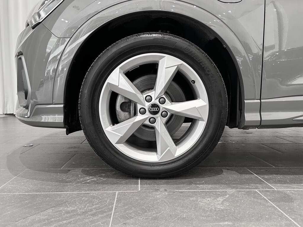 Bild som visar&nbsp;Audi Q3 TFSI e&nbsp;Q3 45 TFSI e S line 245 hk S tronic - för mer information kontakta din Audi Partner