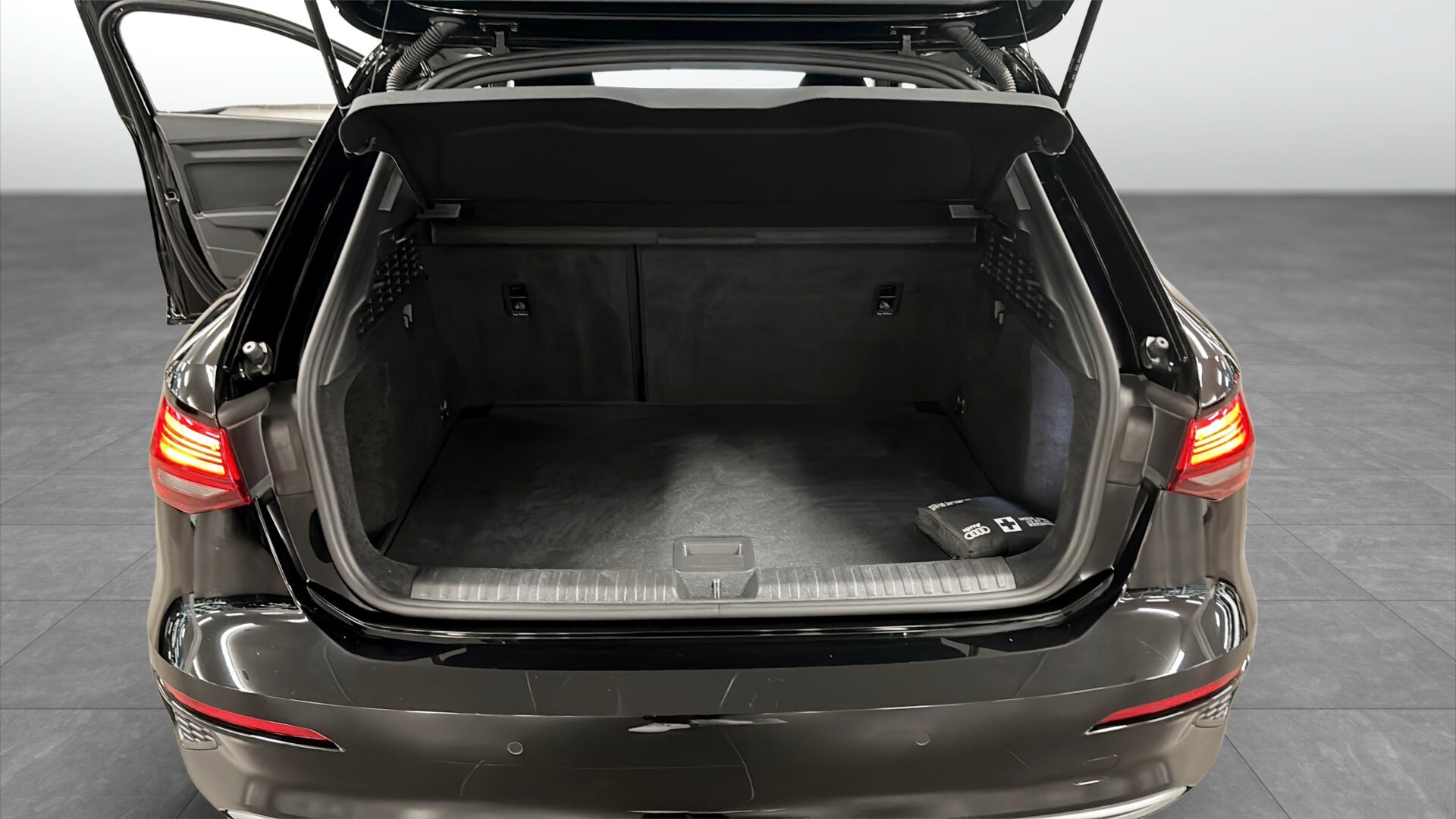 Bild som visar&nbsp;Audi A3 Sportback&nbsp;A3 Sportback 35 TFSI Proline advanced 150 hk 6-växlad - för mer information kontakta din Audi Partner