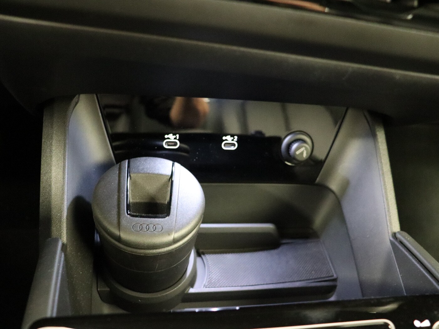 Image about Audi Q6 SUV e-tron e-tron quattro