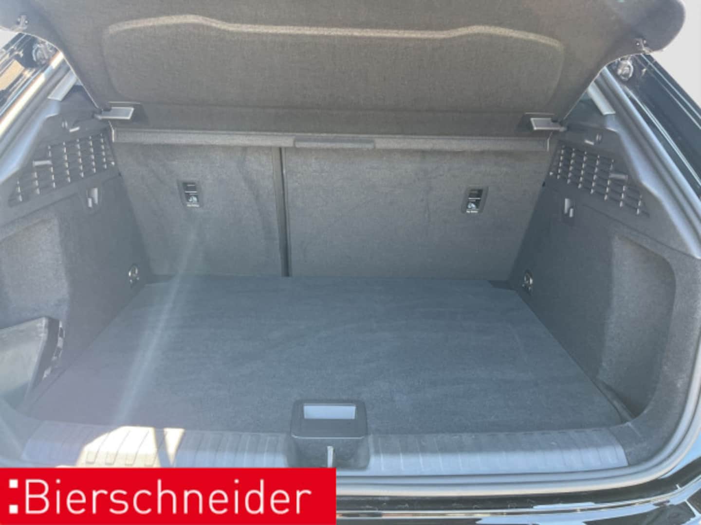 Bild über Audi A3 Sportback 30 TFSI S tronic - für weitere Informationen kontaktieren Sie den Audi Partner