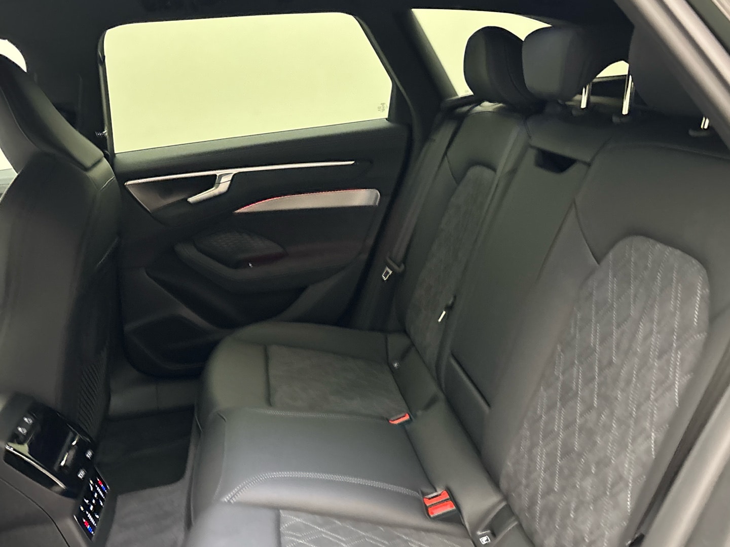 Bild über Audi A6 Avant edition one TDI quattro 220 kW S tronic - für weitere Informationen kontaktieren Sie den Audi Partner