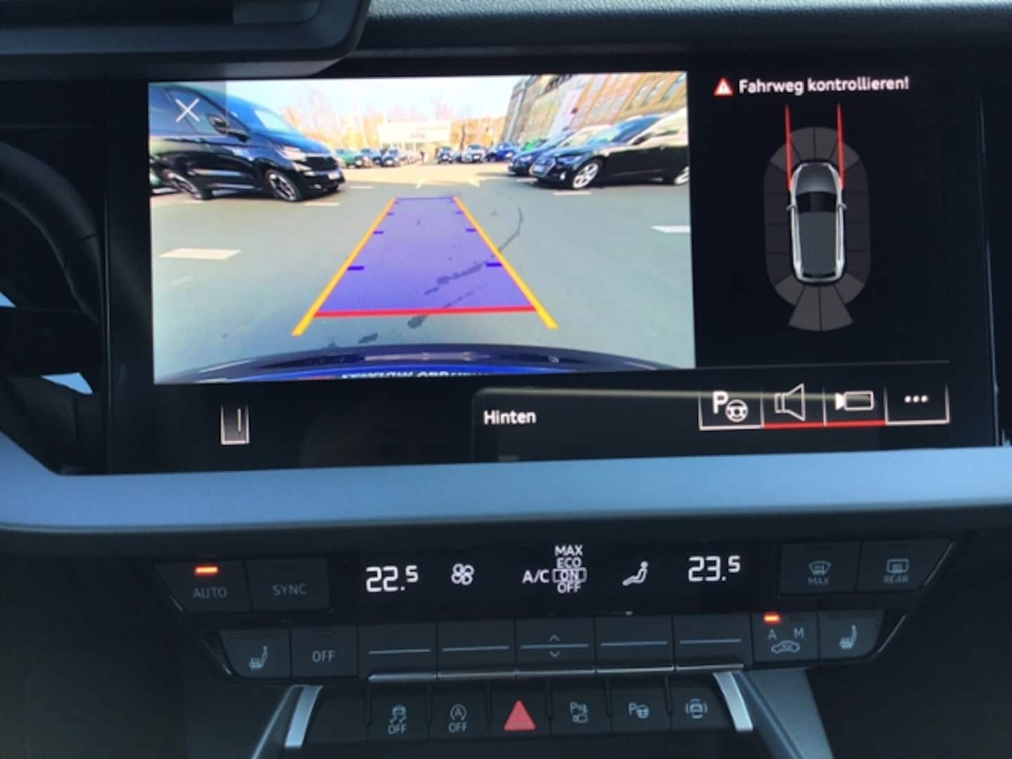 Bild über Audi A3 Sportback 30 TDI Schaltgetriebe - für weitere Informationen kontaktieren Sie den Audi Partner