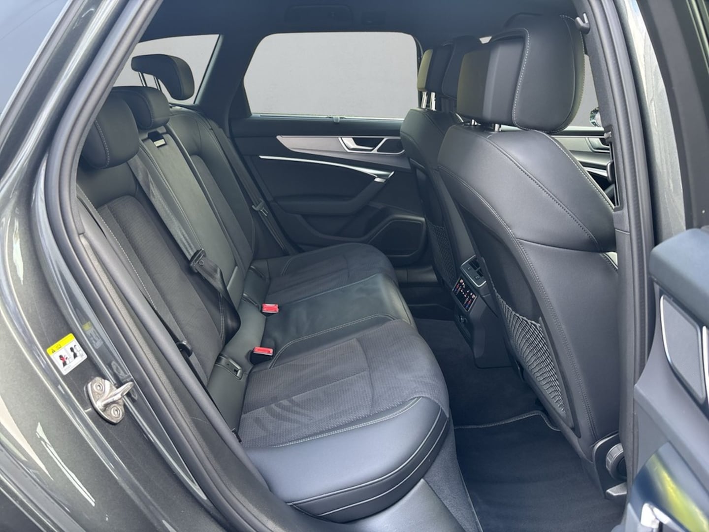 Bild über Audi A6 Avant TFSI e S line 55 TFSI e quattro S tronic - für weitere Informationen kontaktieren Sie den Audi Partner