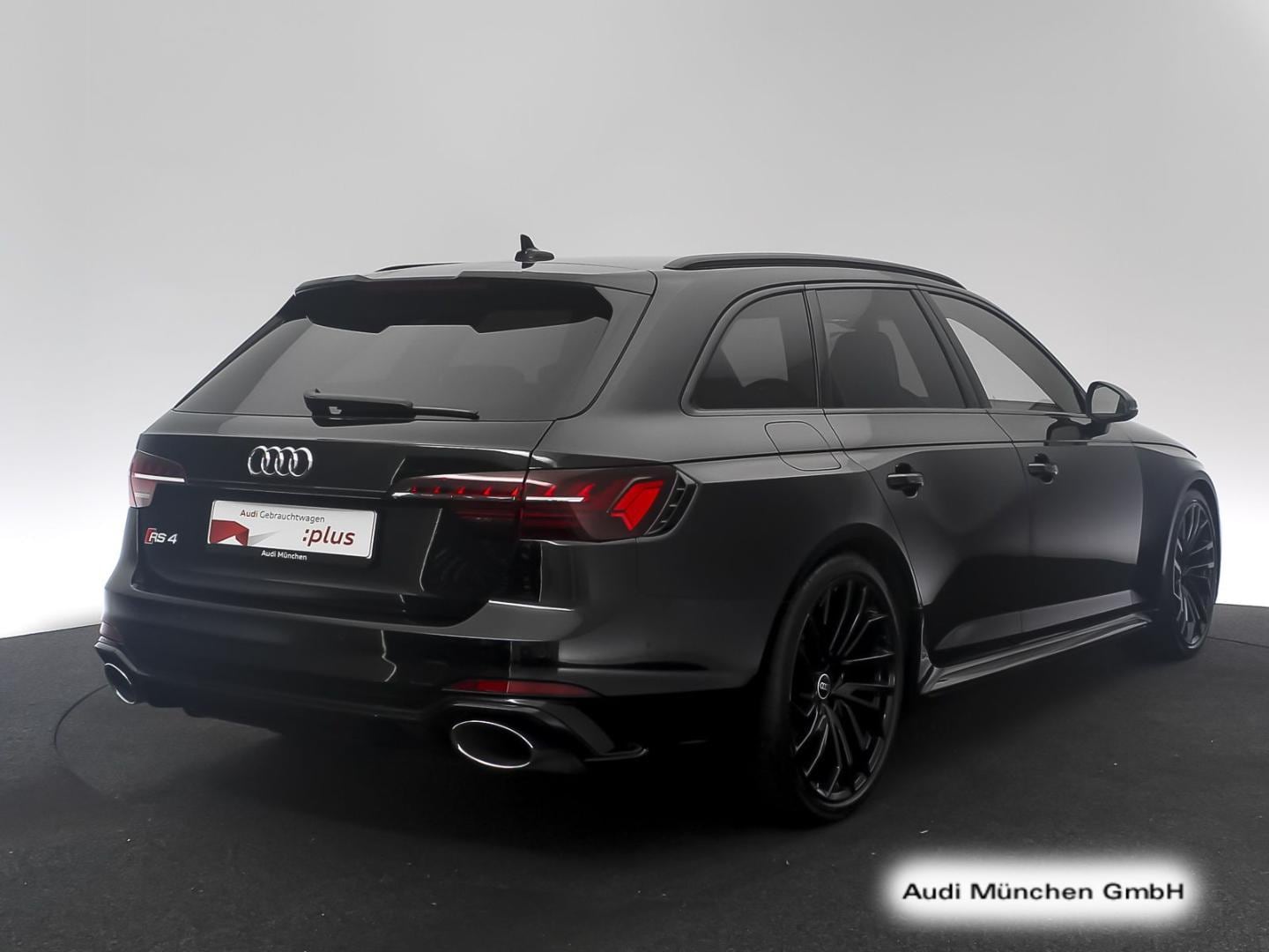 Bild über Audi RS 4 Avant TFSI quattro tiptronic - für weitere Informationen kontaktieren Sie den Audi Partner