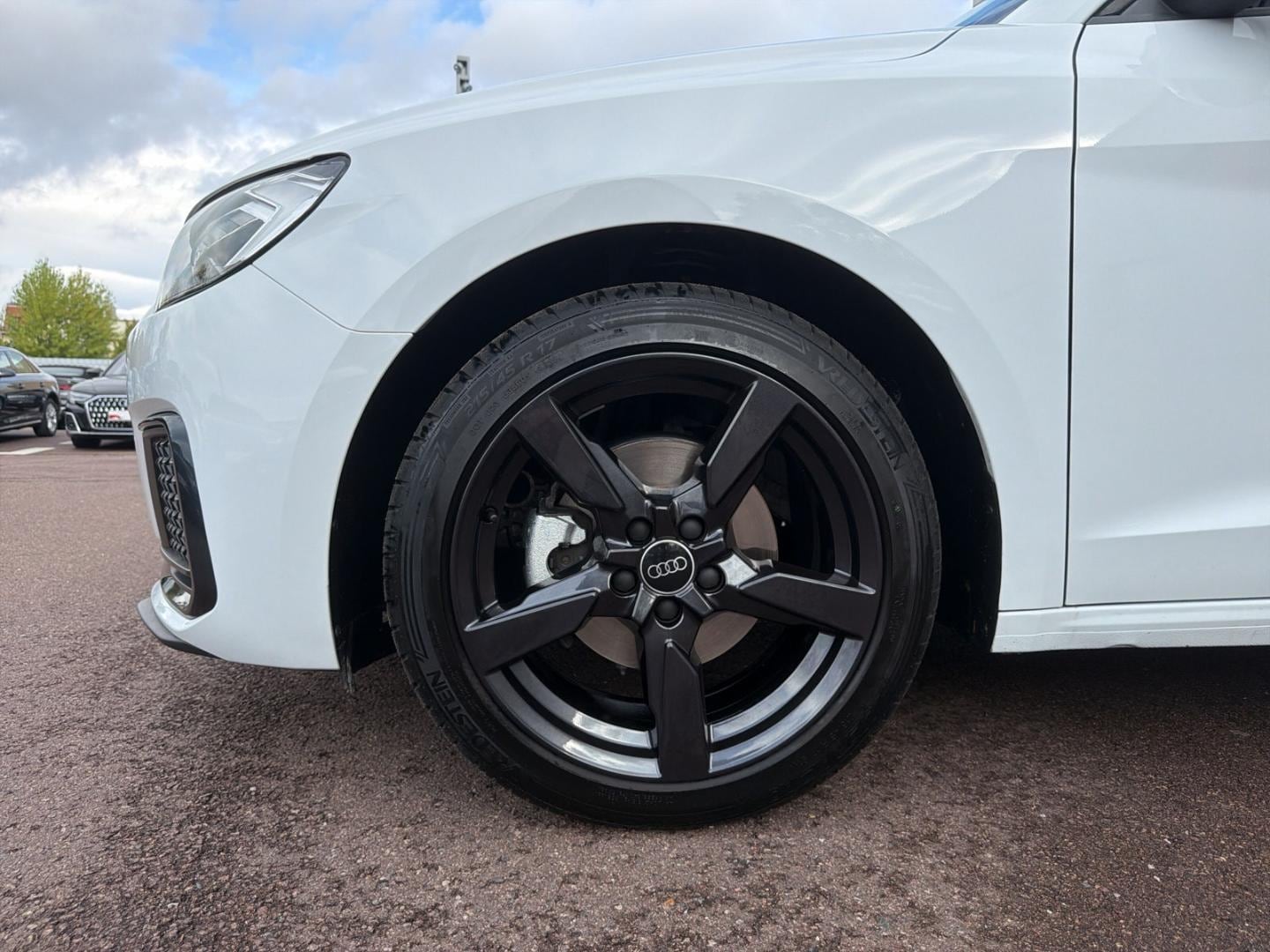 Bild über Audi A1 Sportback advanced 30 TFSI S tronic - für weitere Informationen kontaktieren Sie den Audi Partner