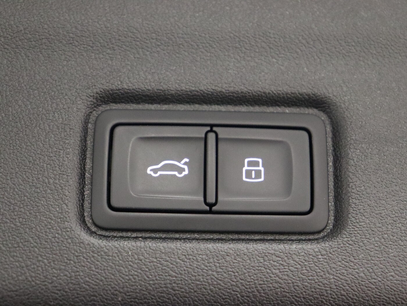 Image about Audi Q6 SUV e-tron e-tron quattro