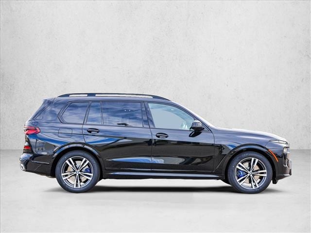 2025 BMW X7 - Image 4