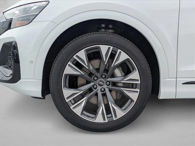 2025 Audi Q8 Premium - Photo 10