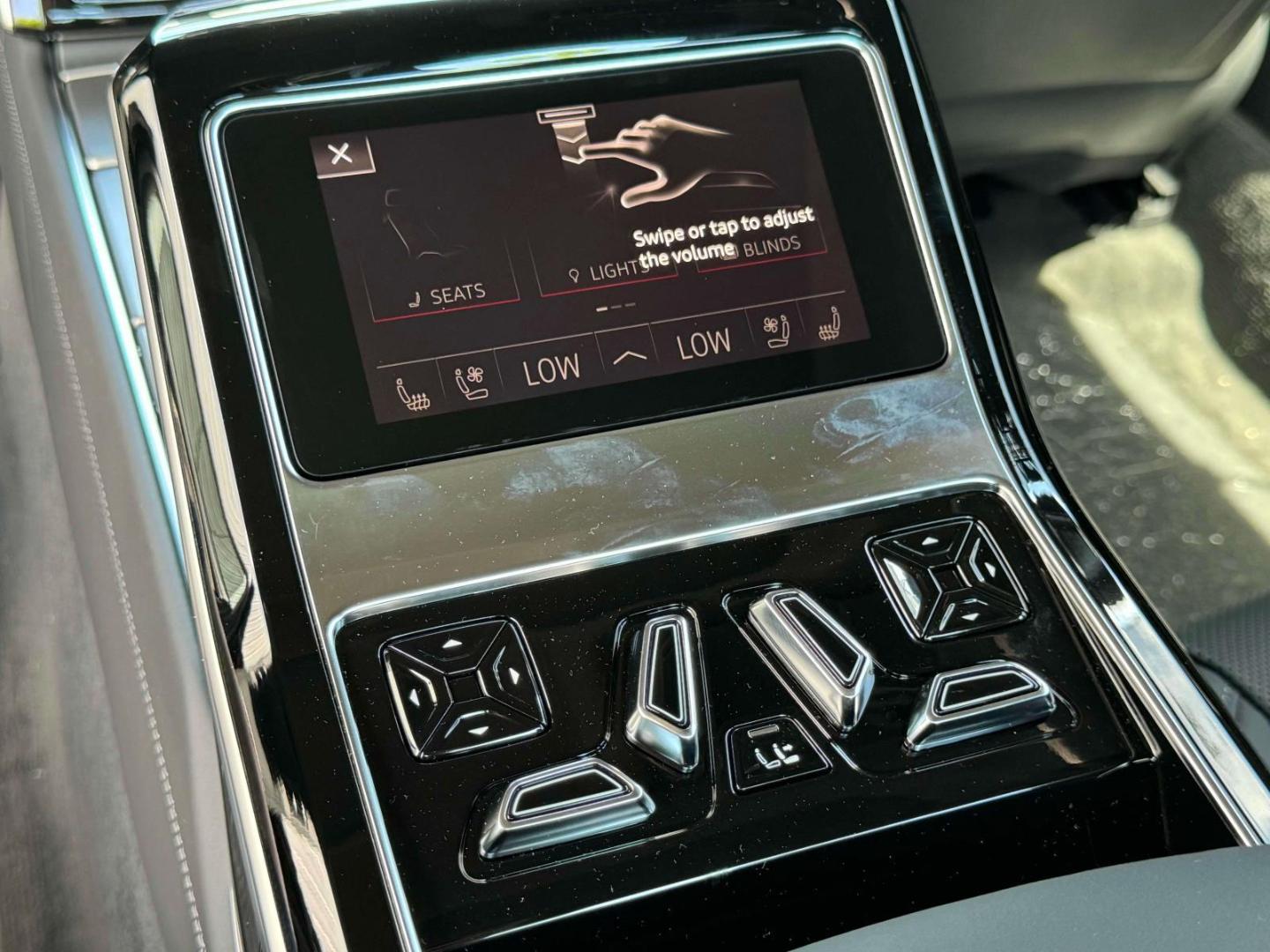 2024 Audi S8 Base - Photo 29