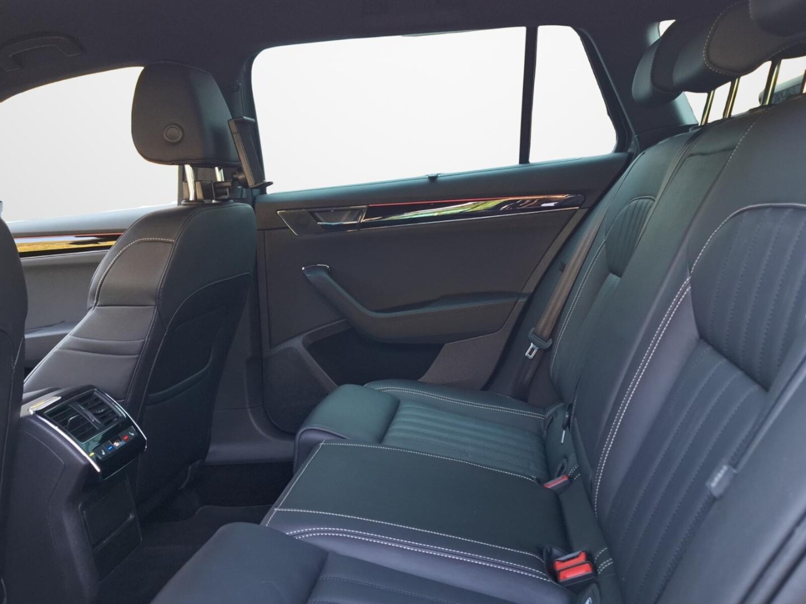 Škoda Superb Combi – Bild 11