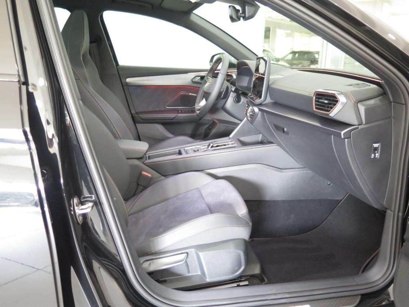 CUPRA Leon Sportstourer 1.5 eTSI DSG 110 kW (150 CV) — photo 5