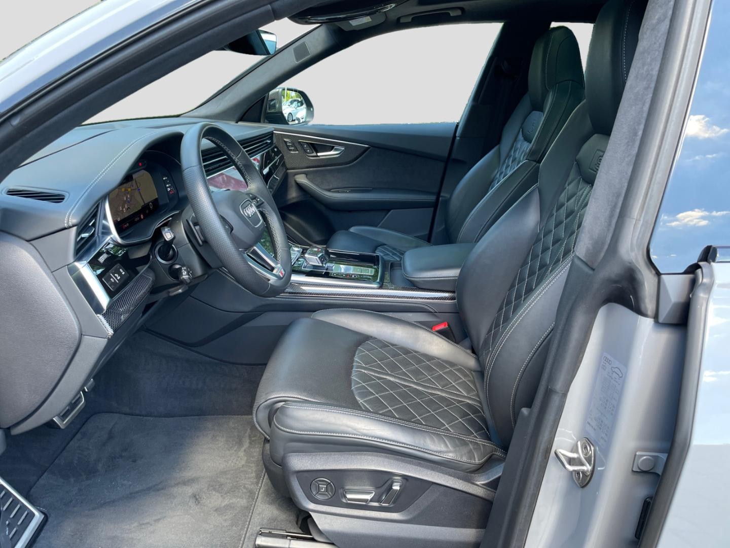 Bild über Audi Q8 competition plus 50 TDI quattro tiptronic - für weitere Informationen kontaktieren Sie den Audi Partner
