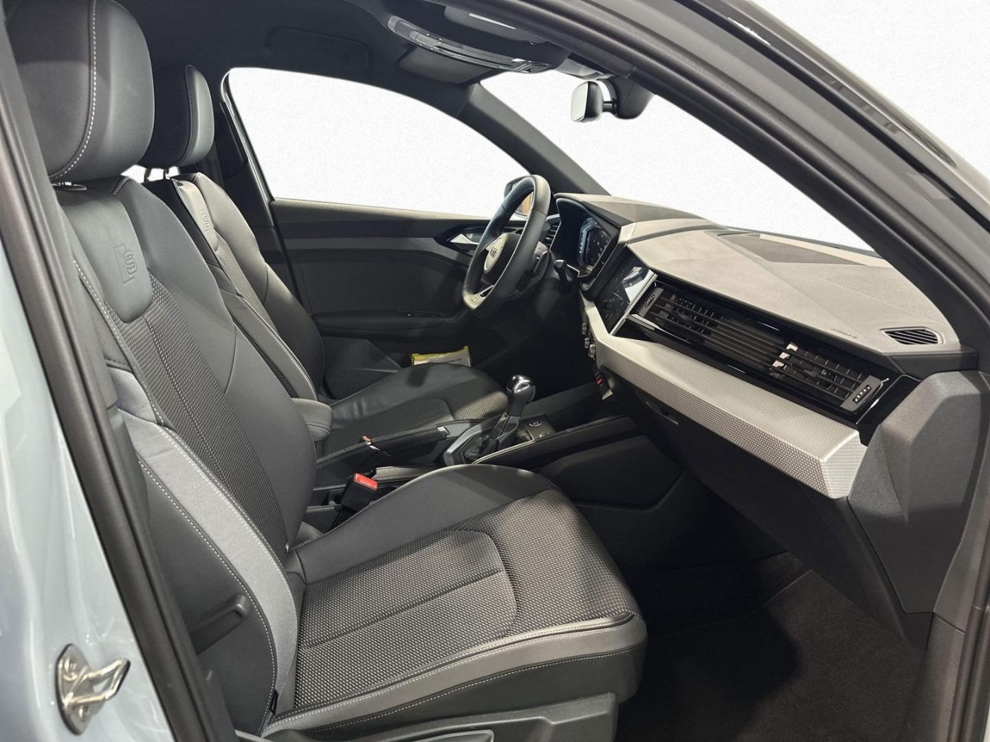 Bild über Audi A1 Sportback S line 30 TFSI S tronic - für weitere Informationen kontaktieren Sie den Audi Partner