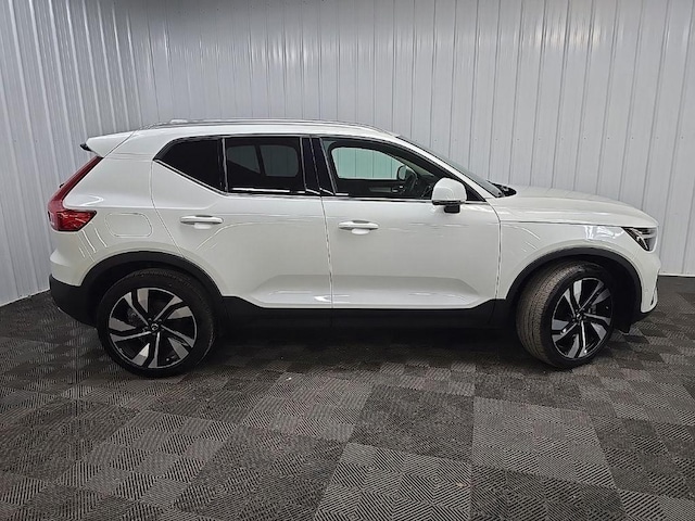 2025 Volvo XC40