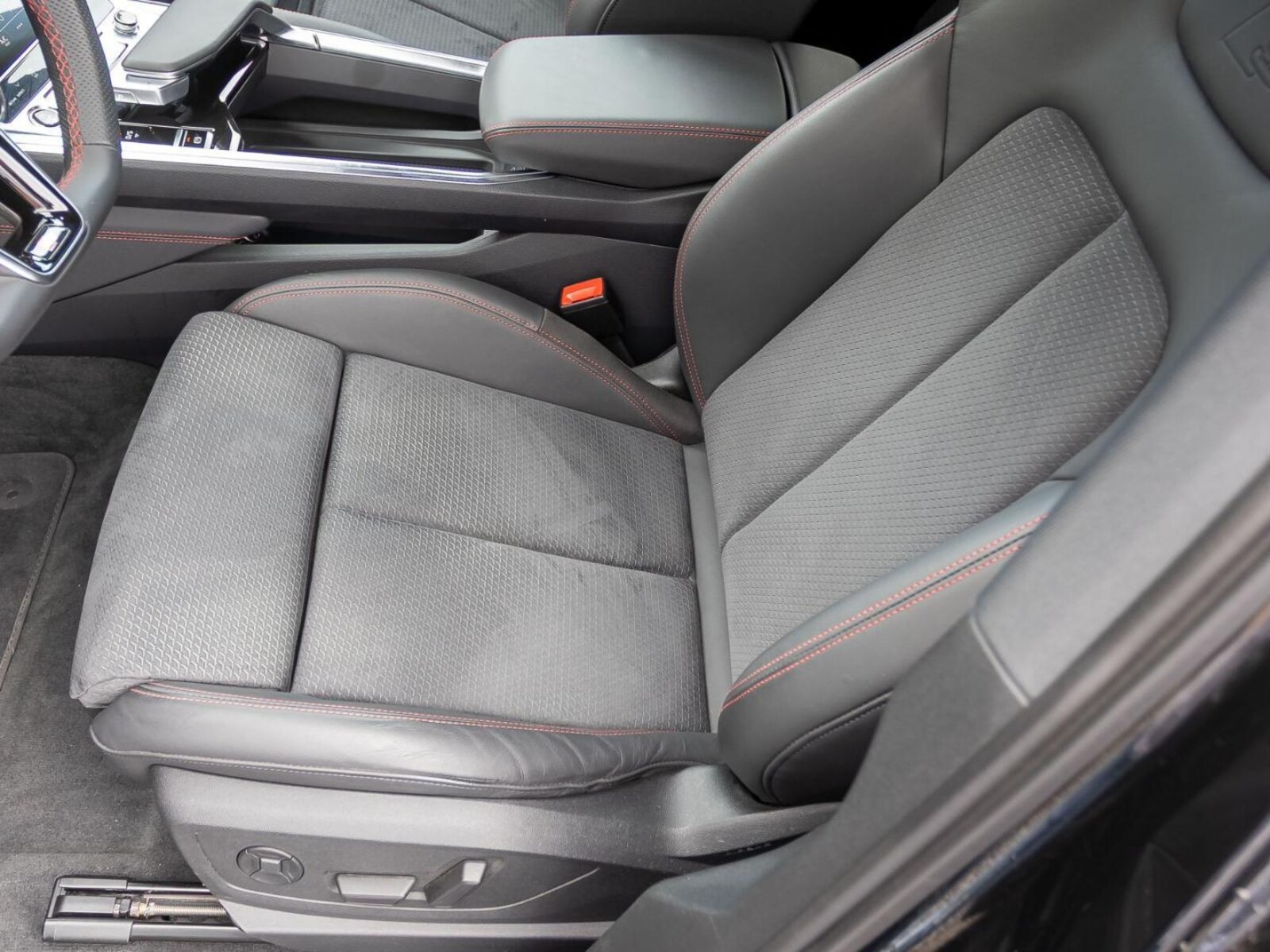 Audi Q8 e-tron – Bild 12