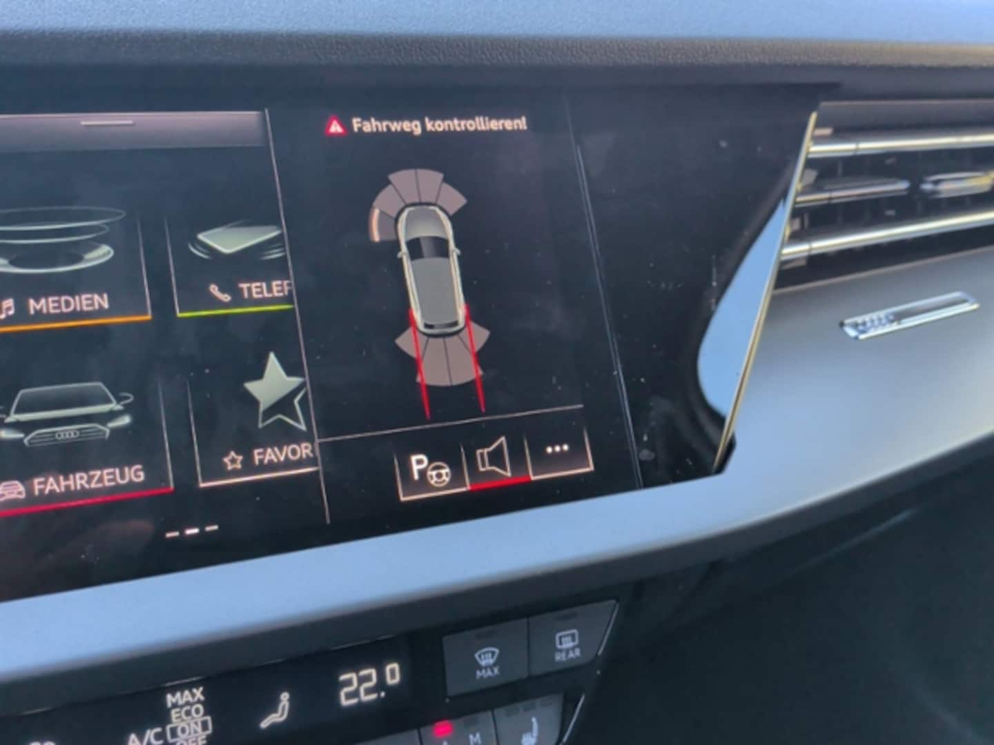 Bild über Audi A3 Sportback advanced 35 TFSI Schaltgetriebe - für weitere Informationen kontaktieren Sie den Audi Partner