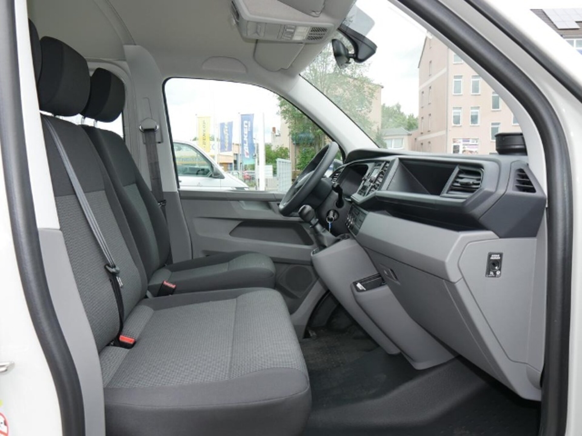 Volkswagen T6.1 Transporter Kombi langer Radstand