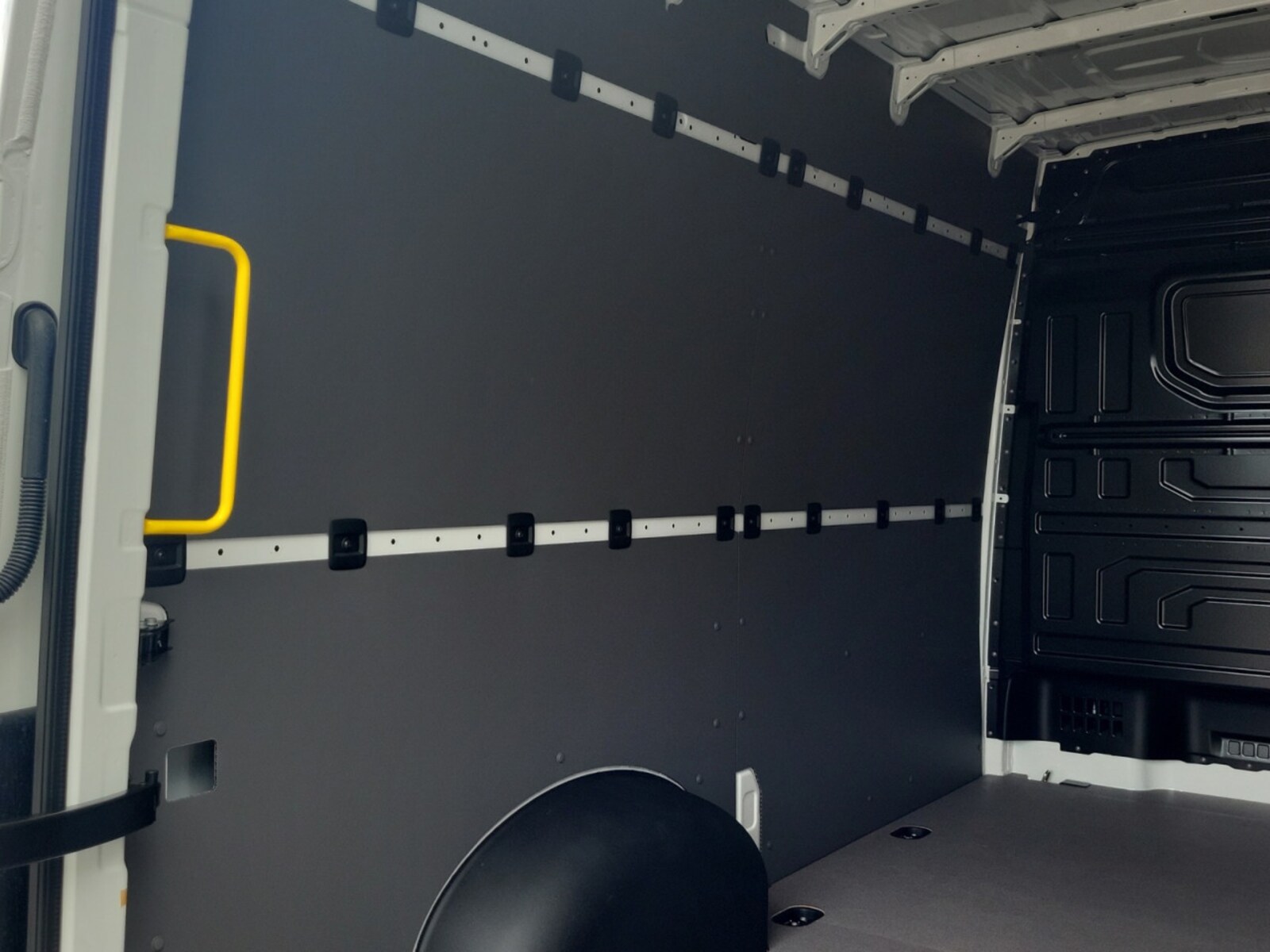 Volkswagen Crafter Kasten mittlerer Radstand – Bild 10