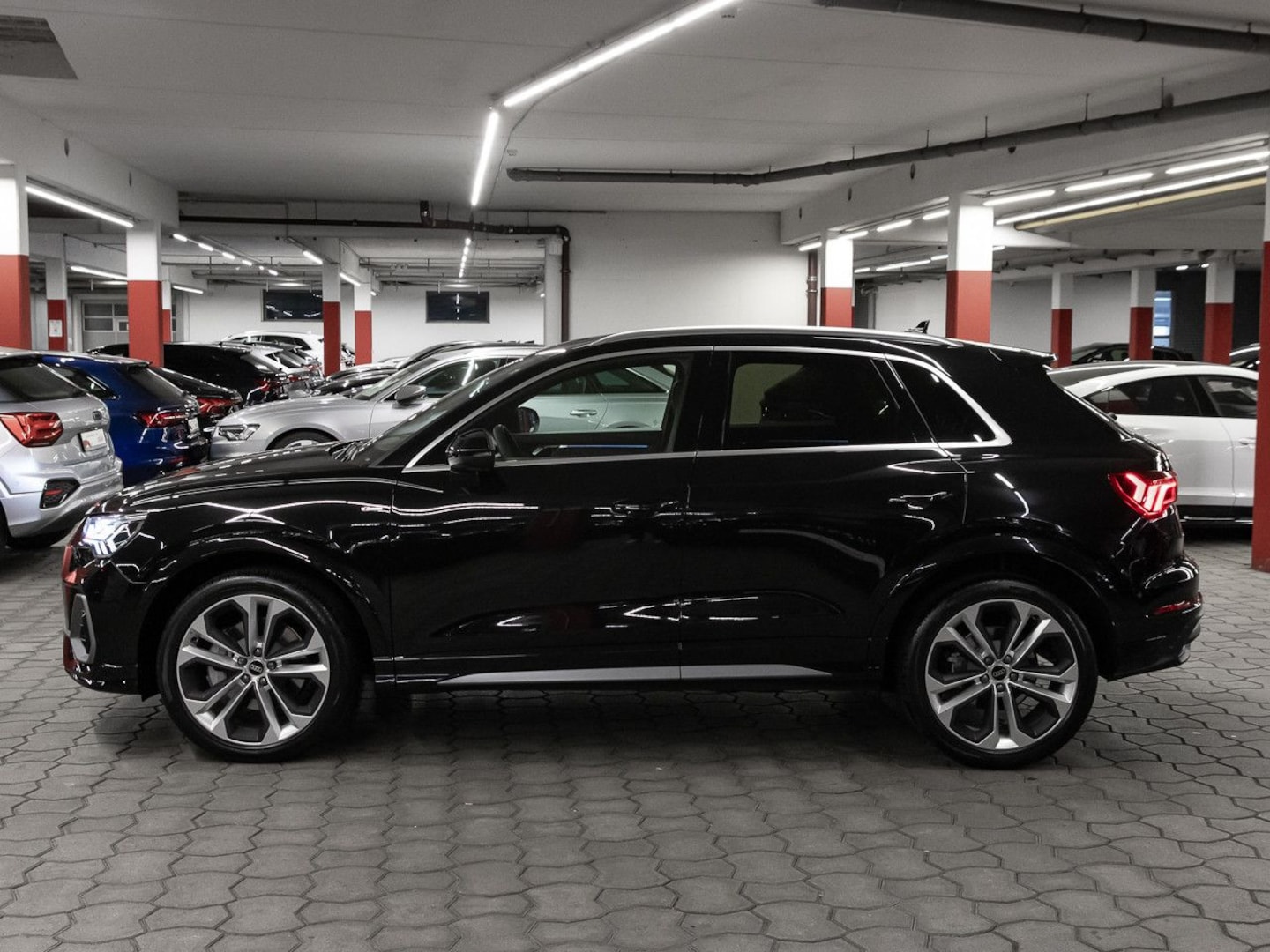 Bild über Audi Q3 TFSI quattro 140 kW S tronic - für weitere Informationen kontaktieren Sie den Audi Partner