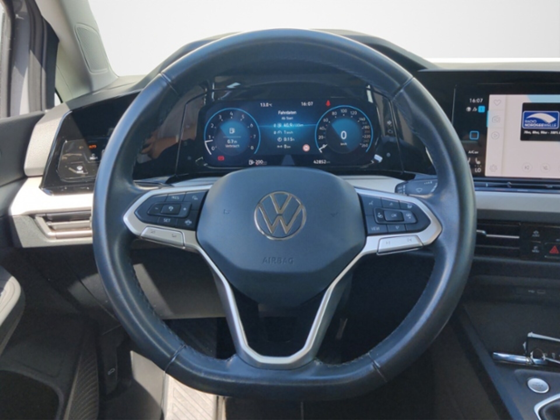 Volkswagen Golf Life