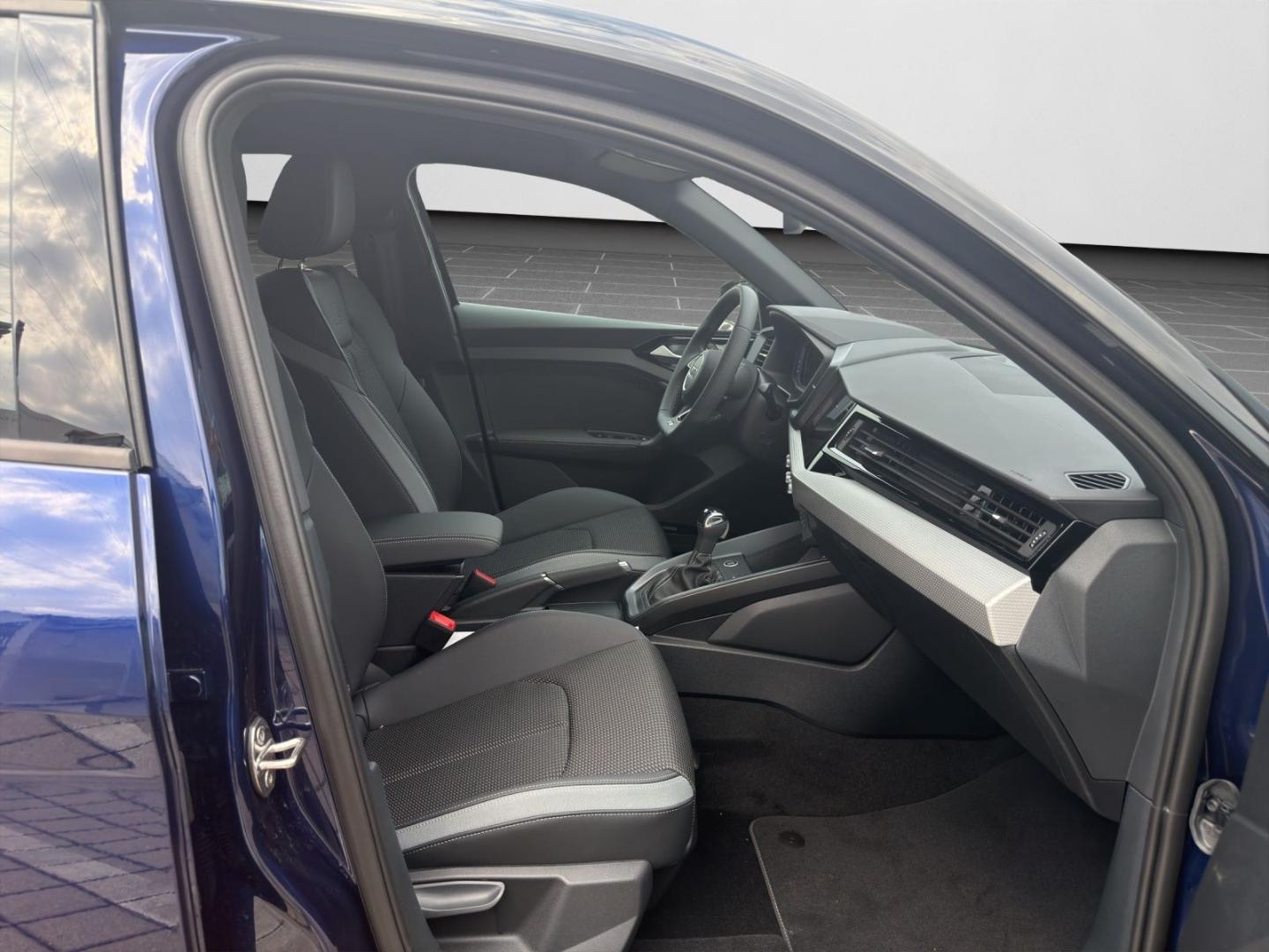 Bild über Audi A1 Sportback S line 30 TFSI S tronic - für weitere Informationen kontaktieren Sie den Audi Partner