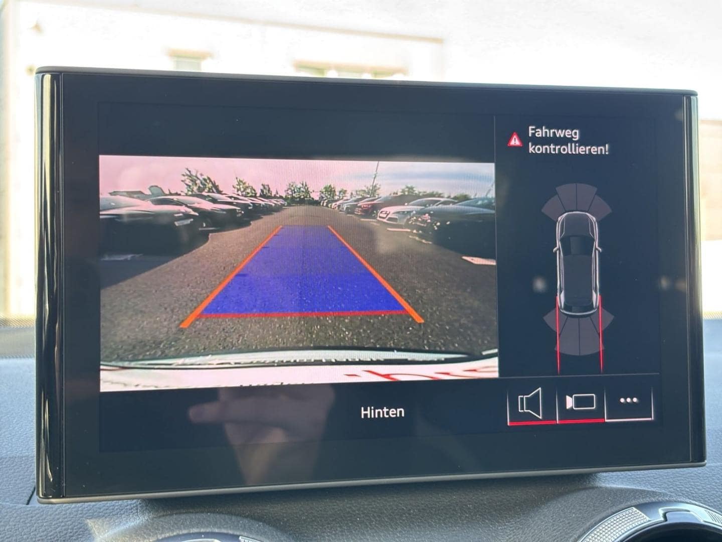 Bild über Audi Q2 advanced 35 TFSI S tronic - für weitere Informationen kontaktieren Sie den Audi Partner